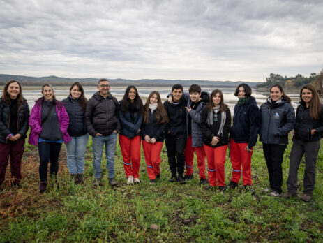 Jóvenes de Las Cabras descubren la biodiversidad de su humedal con el apoyo de la UOH